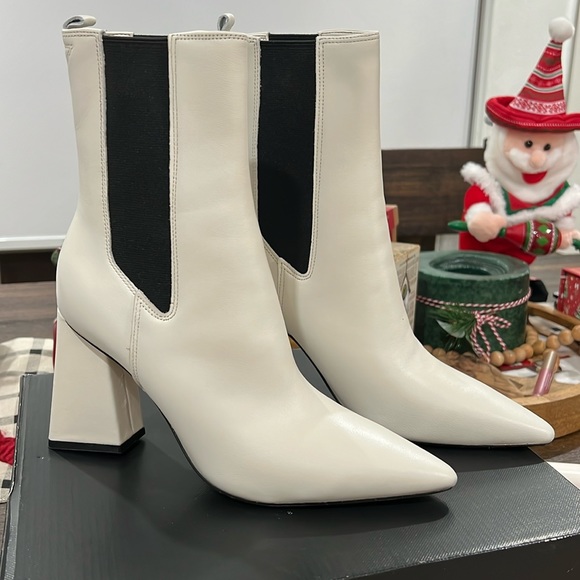 Marc Fisher Kylynn Bootie Ivory - BRAND NEW - Size 7.5 - Picture 1 of 5